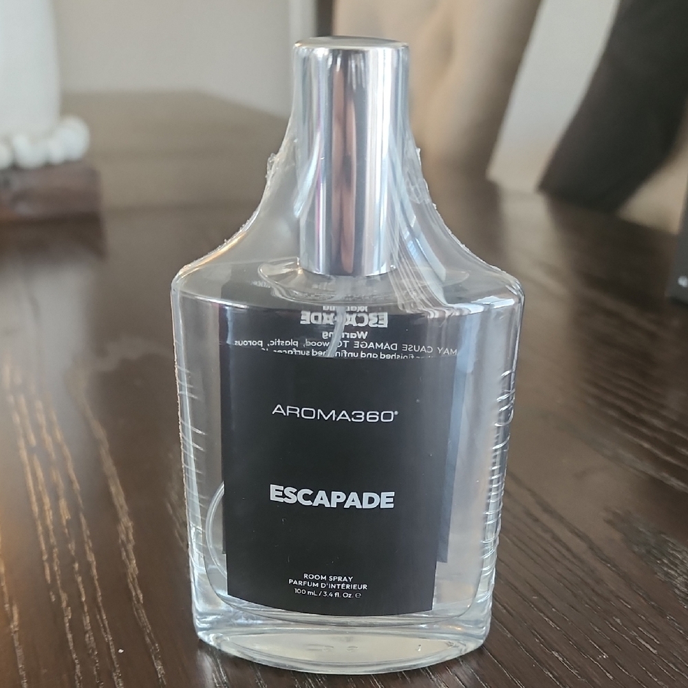 NWOT AROMA360  Escapade Room Spray - Black